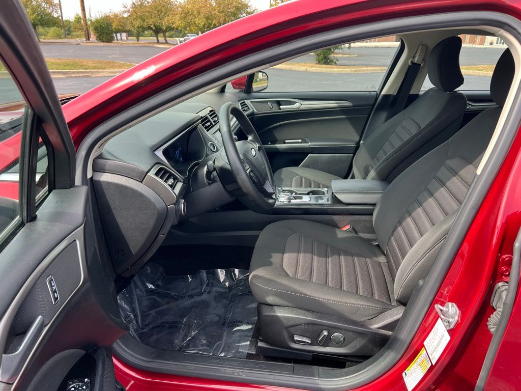 Thumbnail: 2017 Ford Fusion - 10