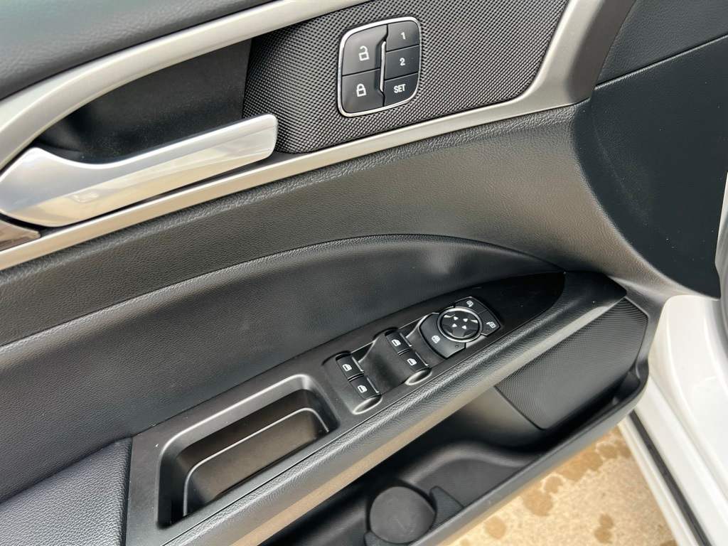 Thumbnail: 2017 Ford Fusion - 21