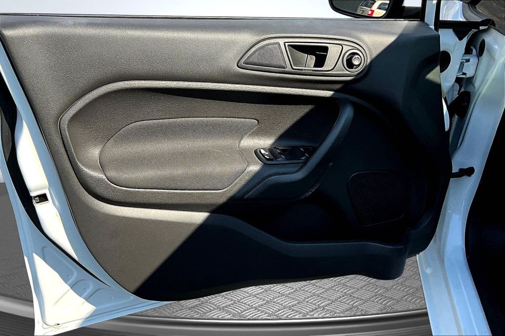 Thumbnail: 2018 Ford Fiesta - 25