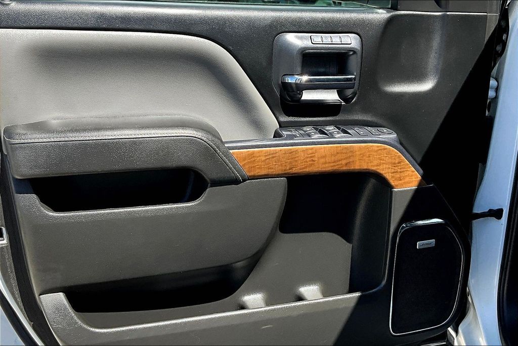 Thumbnail: 2015 Chevrolet Silverado 1500 - 24