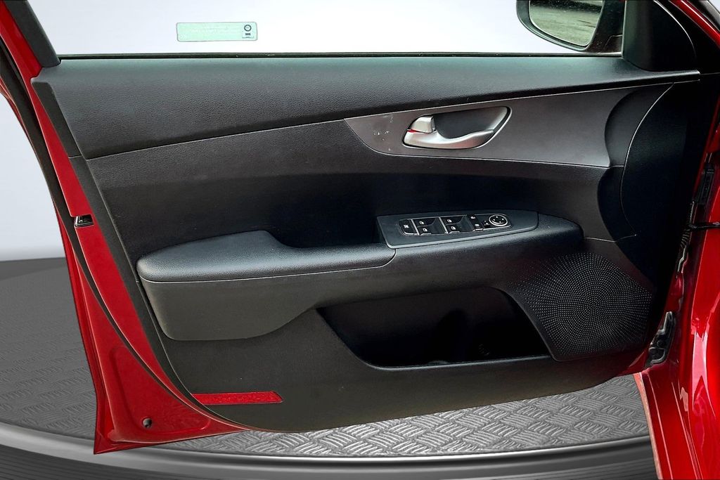 Thumbnail: 2019 Kia Forte - 21