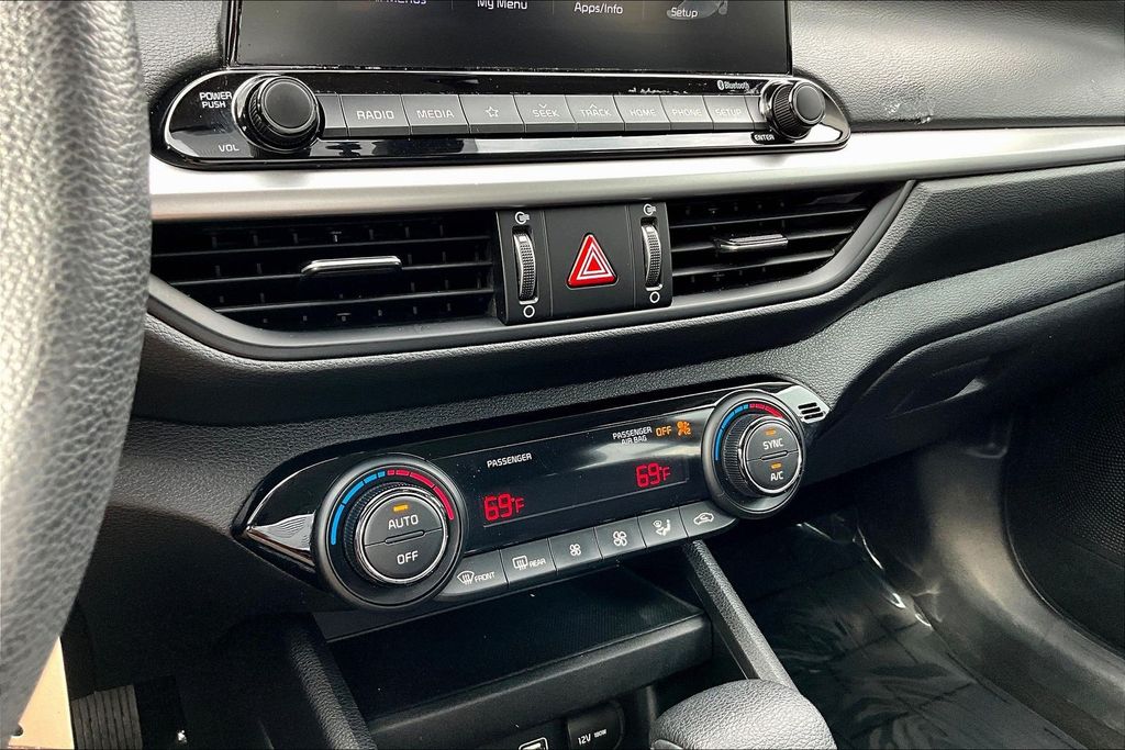 Thumbnail: 2019 Kia Forte - 26