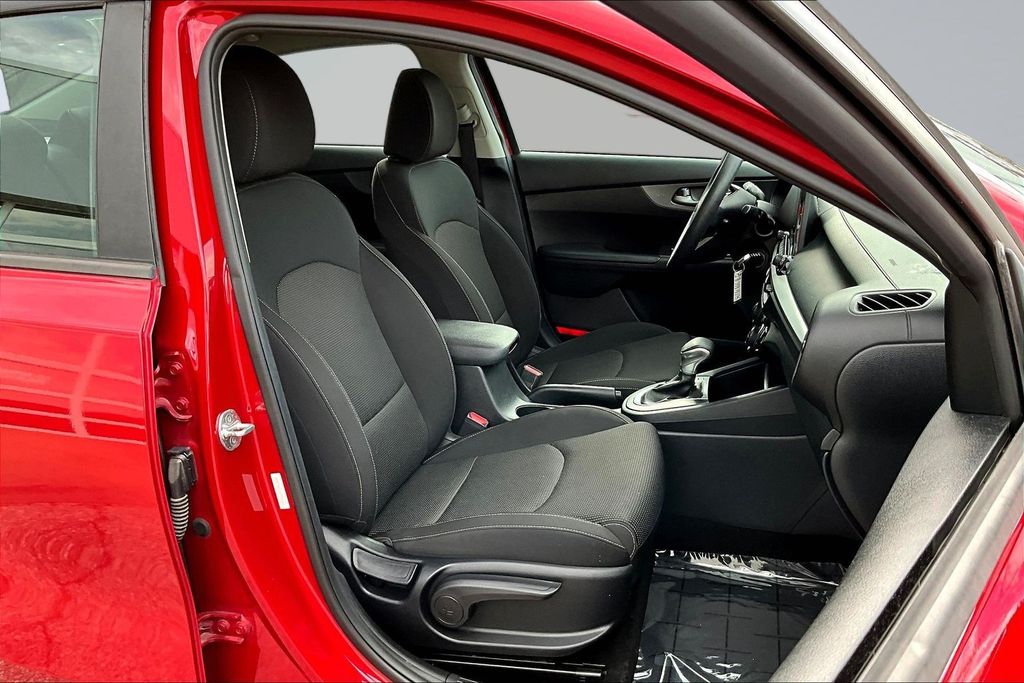 Thumbnail: 2019 Kia Forte - 9