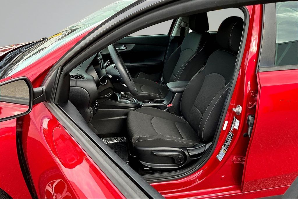 Thumbnail: 2019 Kia Forte - 10