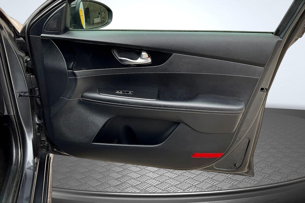 Thumbnail: 2022 Kia Forte - 24