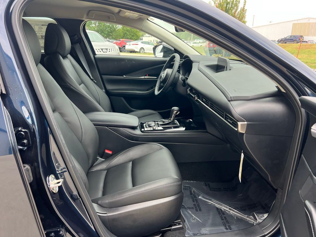 Thumbnail: 2025 Mazda CX-30 - 23