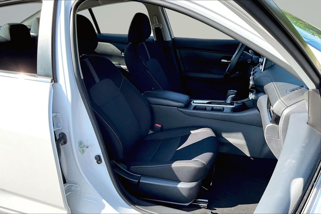 Thumbnail: 2022 Nissan Sentra - 10