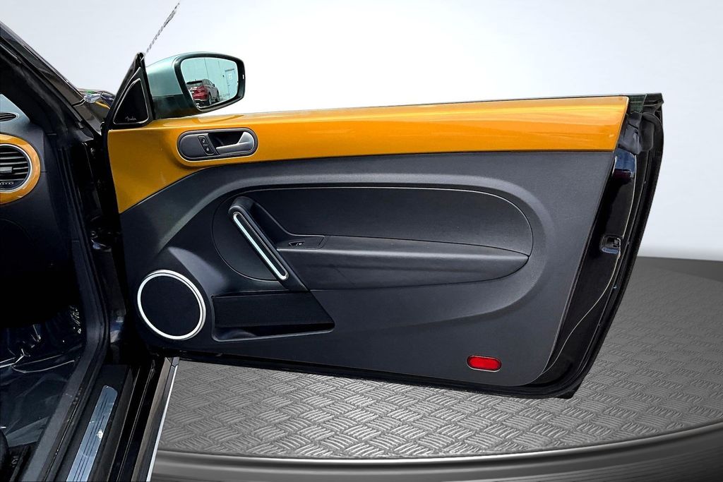 Thumbnail: 2016 Volkswagen Beetle - 26