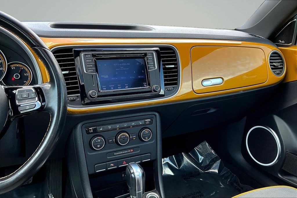 Thumbnail: 2016 Volkswagen Beetle - 8