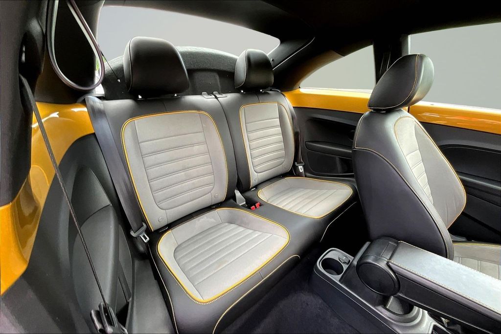 Thumbnail: 2016 Volkswagen Beetle - 31