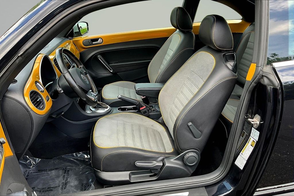 Thumbnail: 2016 Volkswagen Beetle - 10