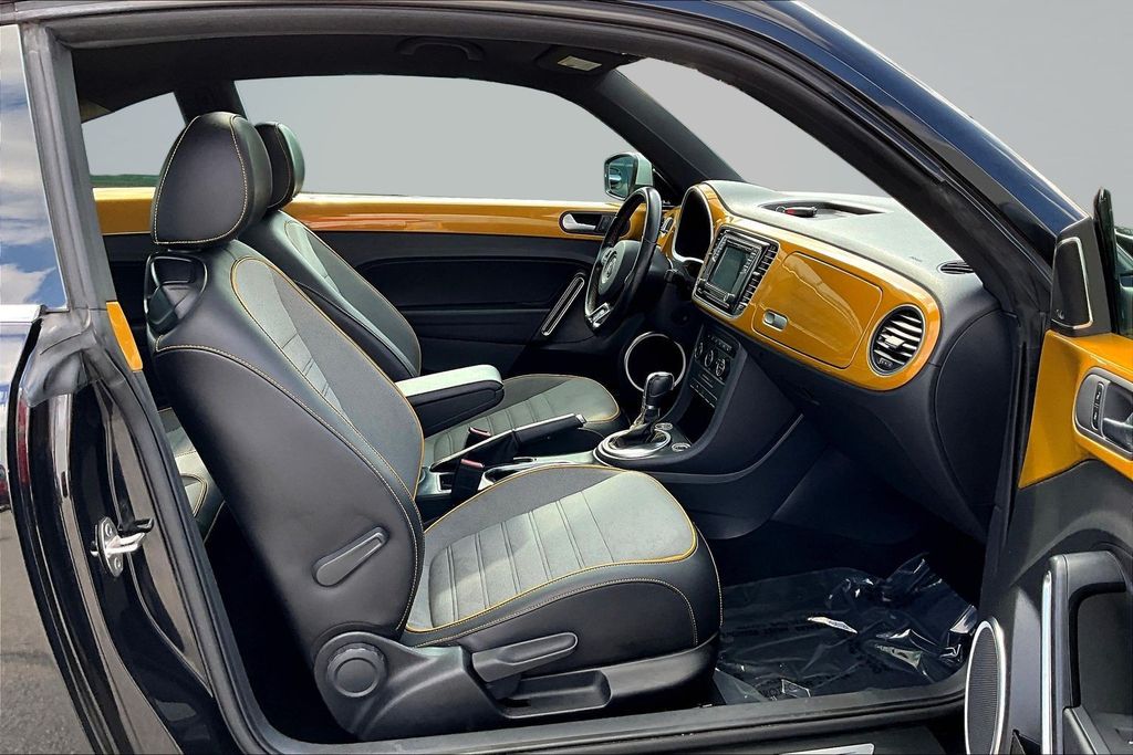 Thumbnail: 2016 Volkswagen Beetle - 9