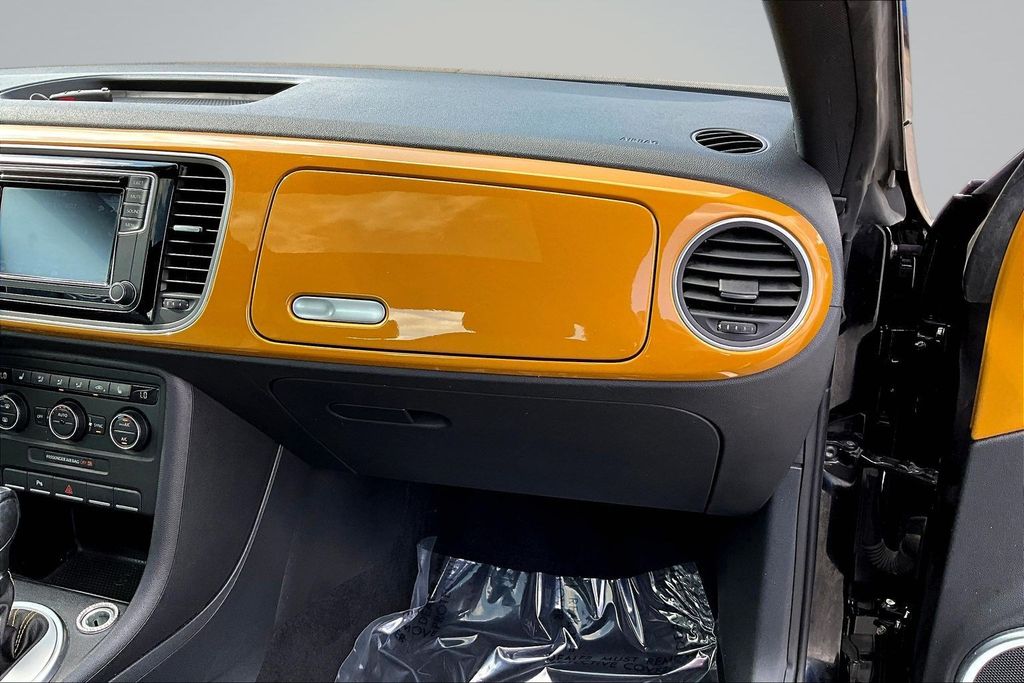 Thumbnail: 2016 Volkswagen Beetle - 23