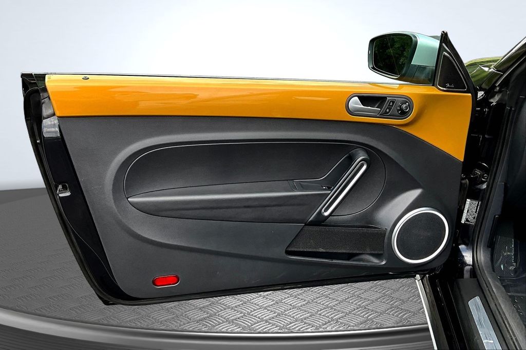 Thumbnail: 2016 Volkswagen Beetle - 25