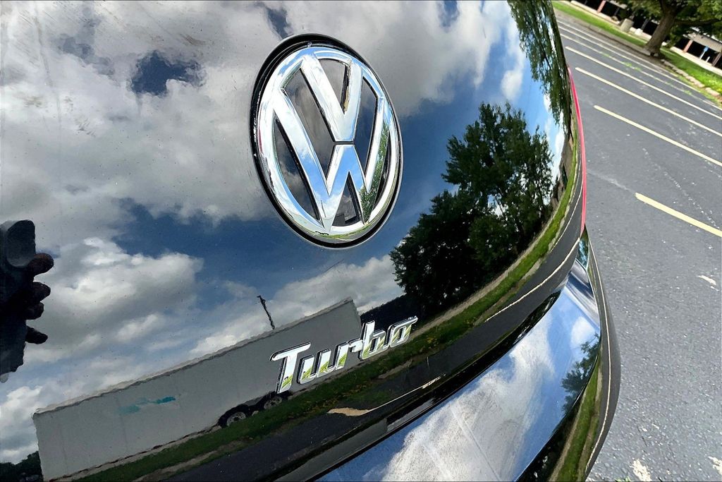 Thumbnail: 2016 Volkswagen Beetle - 35