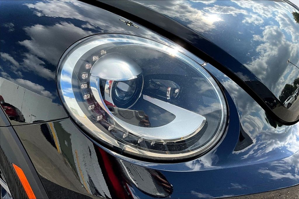 Thumbnail: 2016 Volkswagen Beetle - 33