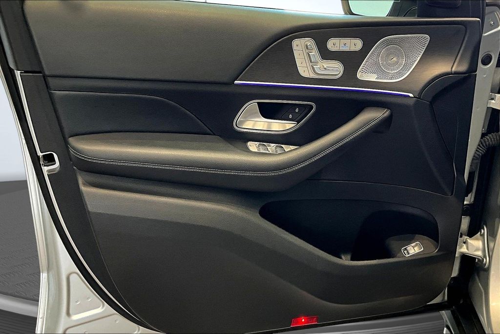 Thumbnail: 2020 Mercedes-Benz GLS - 23