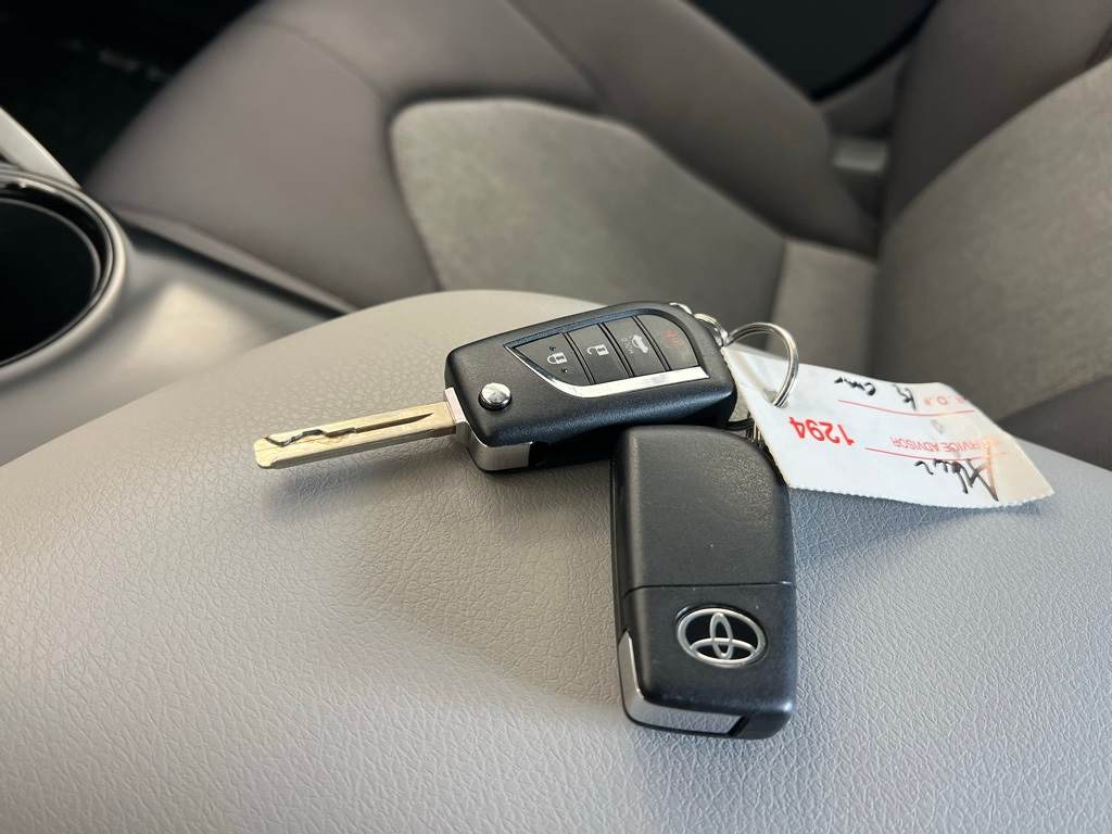 Thumbnail: 2019 Toyota Camry - 17