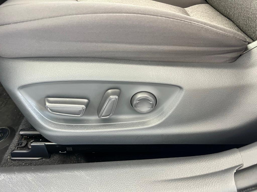 Thumbnail: 2019 Toyota Camry - 24