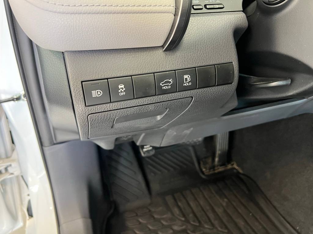 Thumbnail: 2019 Toyota Camry - 23