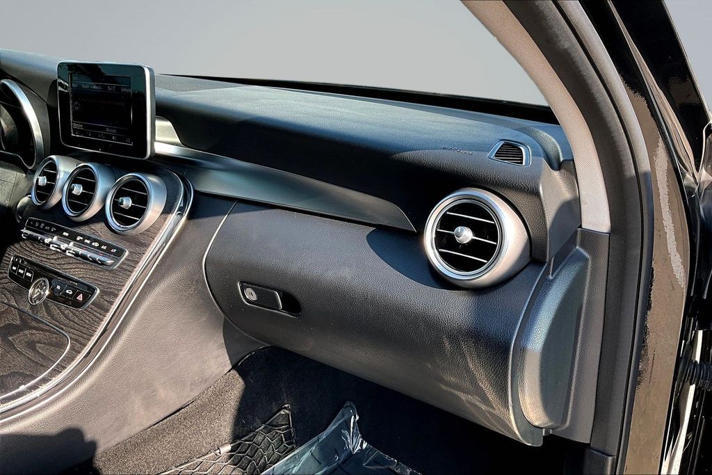 Thumbnail: 2016 Mercedes-Benz C-Class - 22
