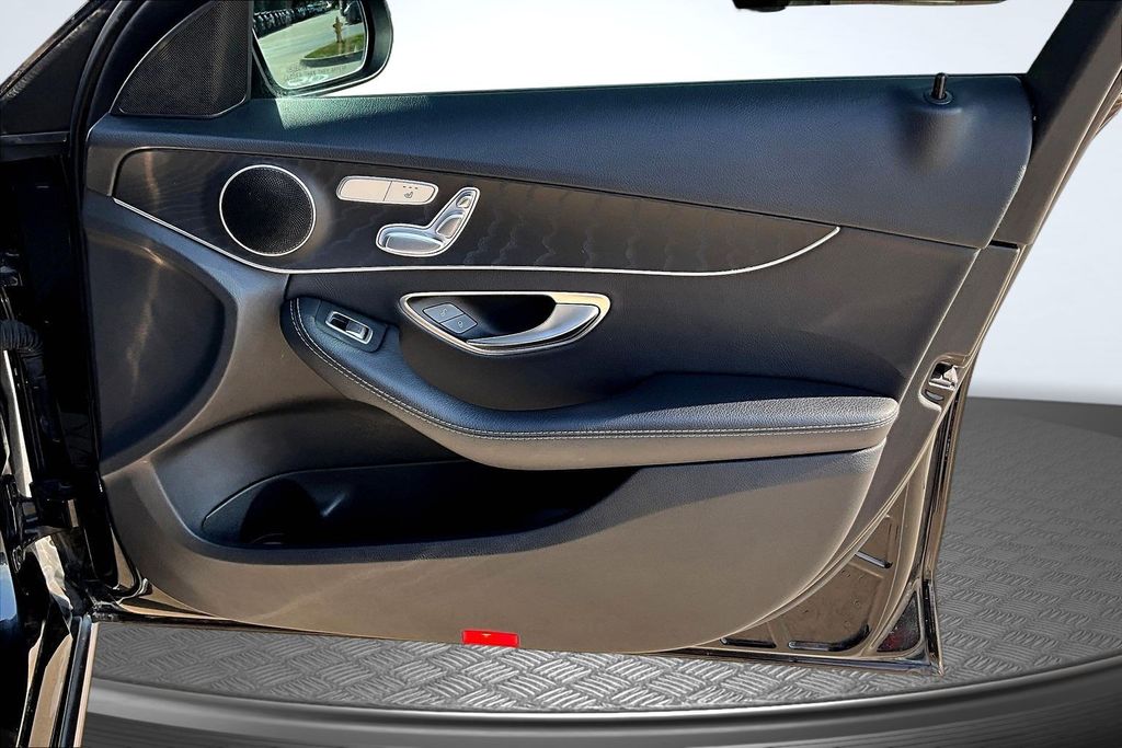 Thumbnail: 2016 Mercedes-Benz C-Class - 25