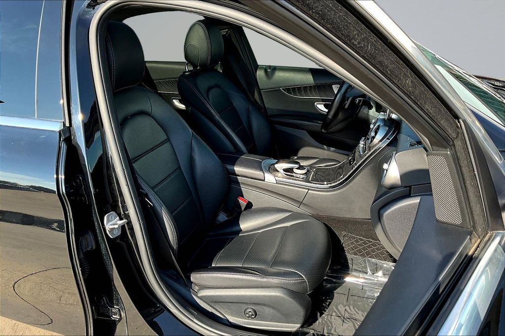 Thumbnail: 2016 Mercedes-Benz C-Class - 10