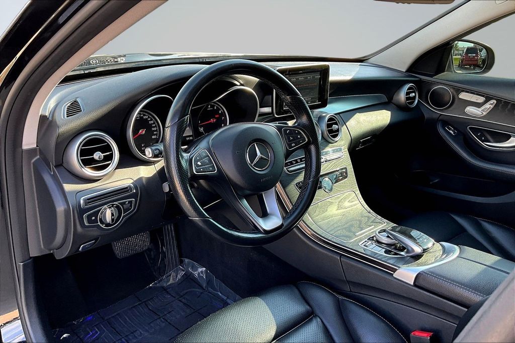 Thumbnail: 2016 Mercedes-Benz C-Class - 9