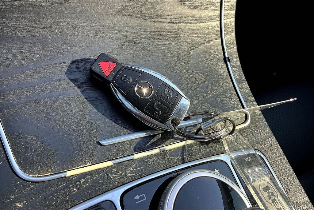 Thumbnail: 2016 Mercedes-Benz C-Class - 18
