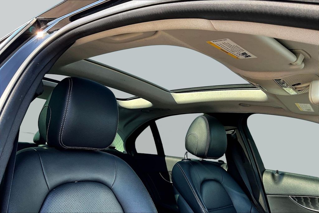 Thumbnail: 2016 Mercedes-Benz C-Class - 23
