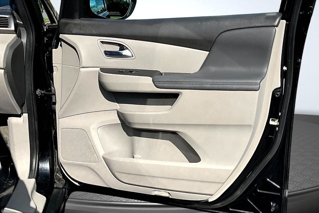 Thumbnail: 2017 Honda Odyssey - 25
