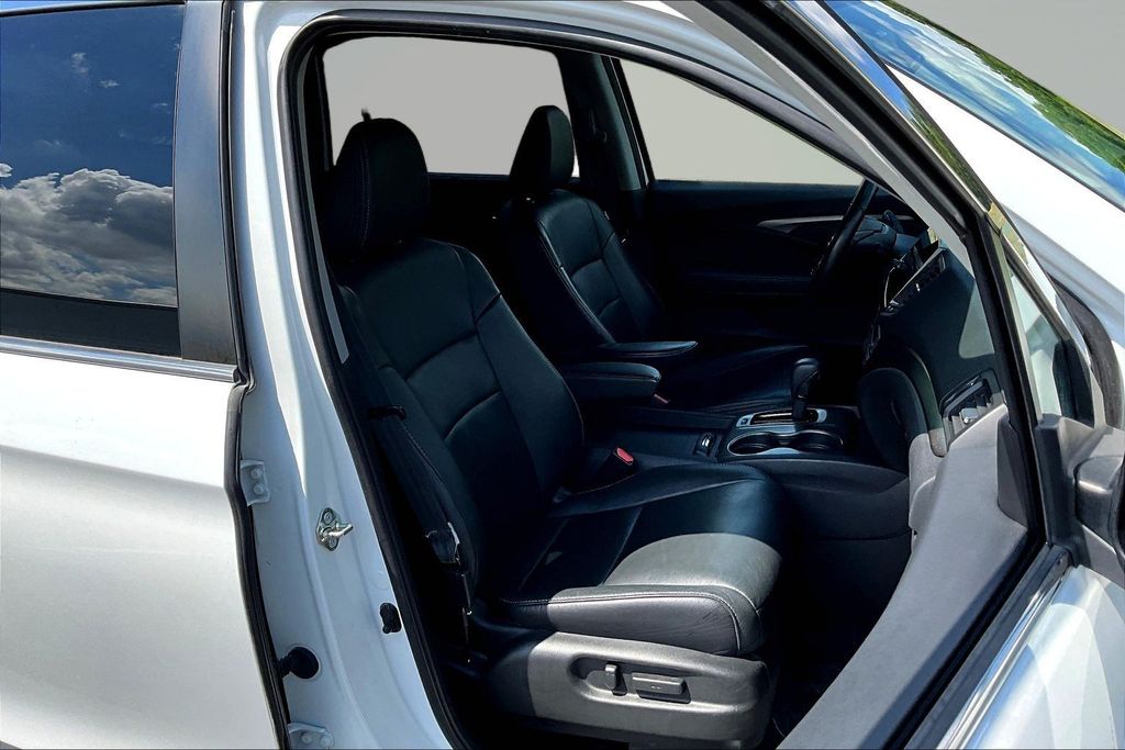 Thumbnail: 2020 Honda Pilot - 10