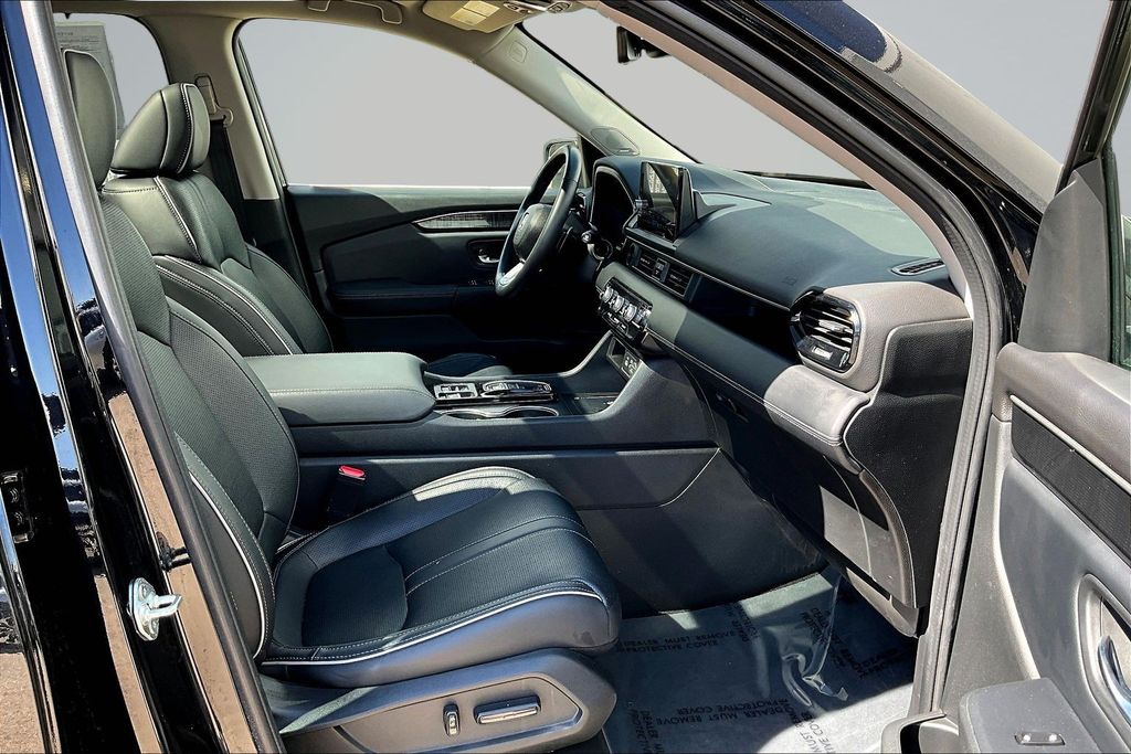 Thumbnail: 2023 Honda Pilot - 10