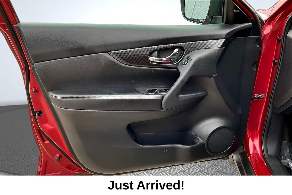 Thumbnail: 2016 Nissan Rogue - 24