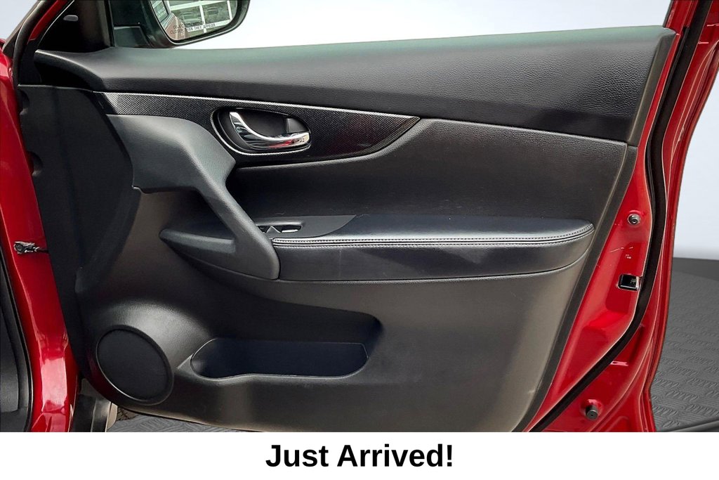 Thumbnail: 2016 Nissan Rogue - 25