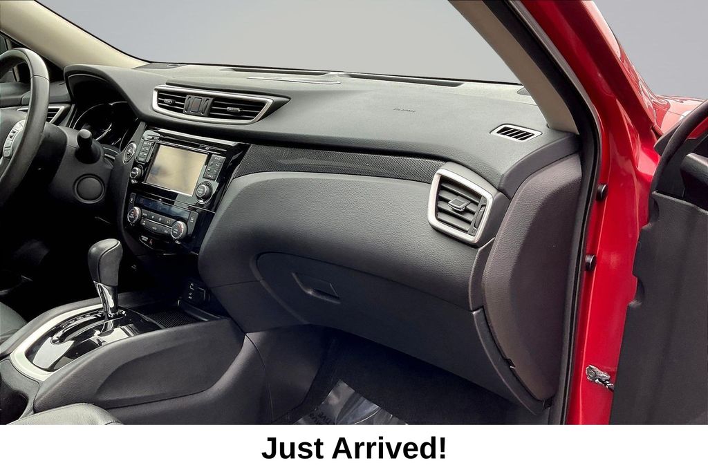 Thumbnail: 2016 Nissan Rogue - 14