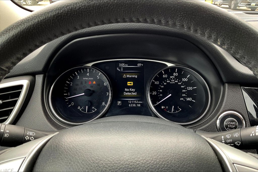 Thumbnail: 2016 Nissan Rogue - 16