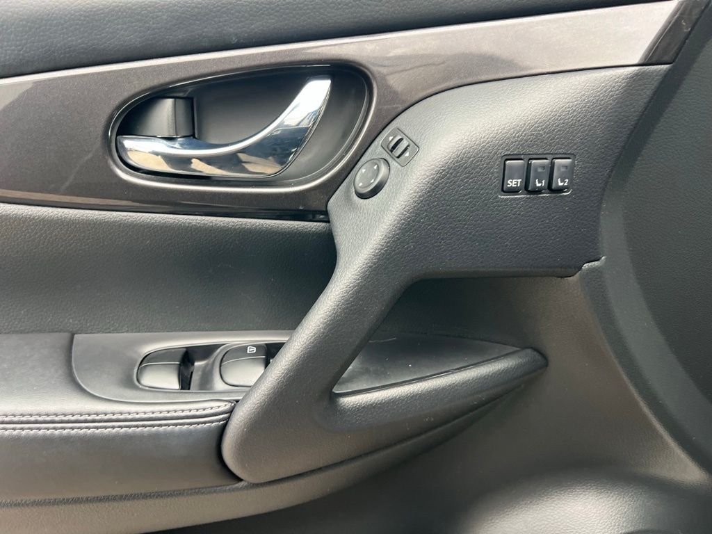 Thumbnail: 2019 Nissan Rogue - 25