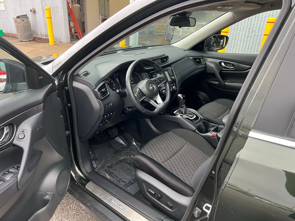 Thumbnail: 2019 Nissan Rogue - 18