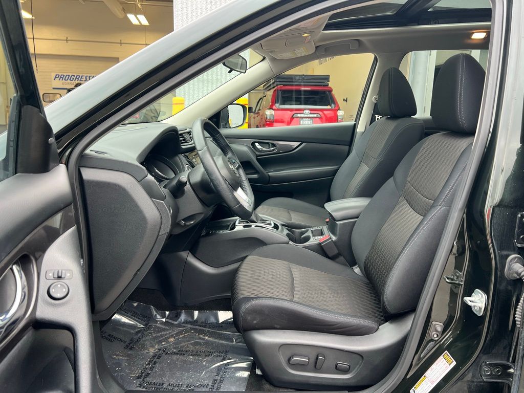 Thumbnail: 2019 Nissan Rogue - 10