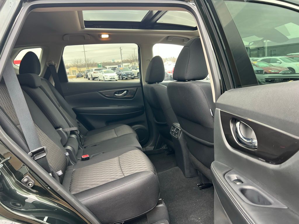 Thumbnail: 2019 Nissan Rogue - 31