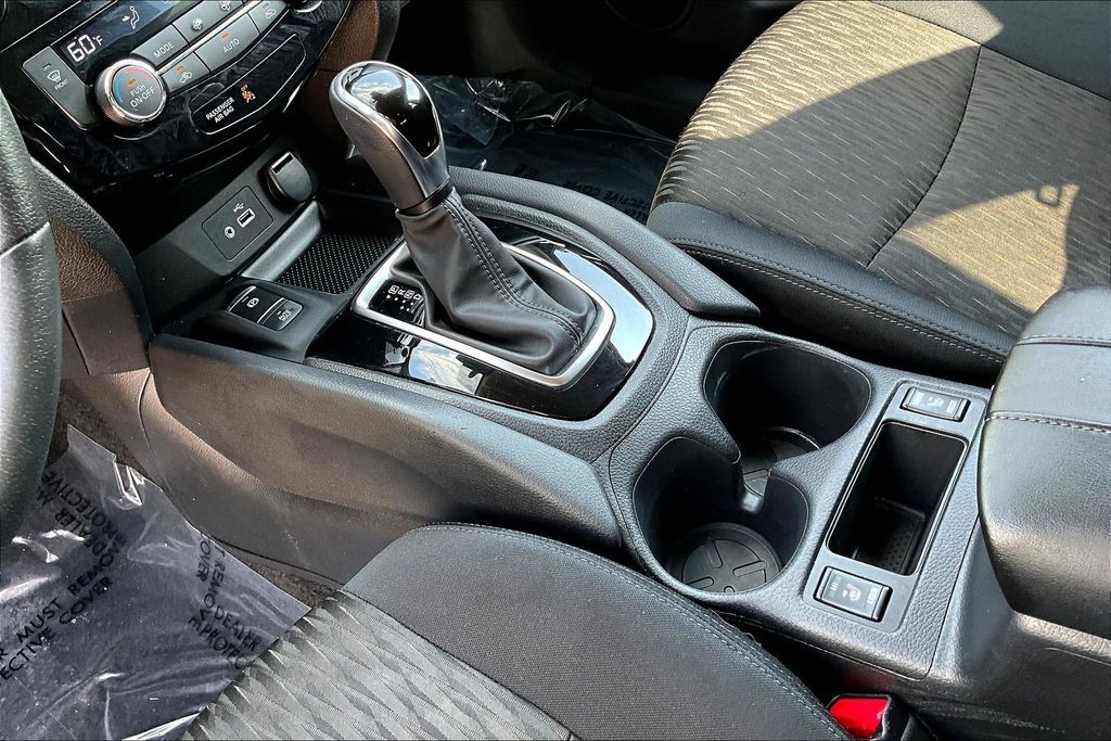 Thumbnail: 2019 Nissan Rogue - 16