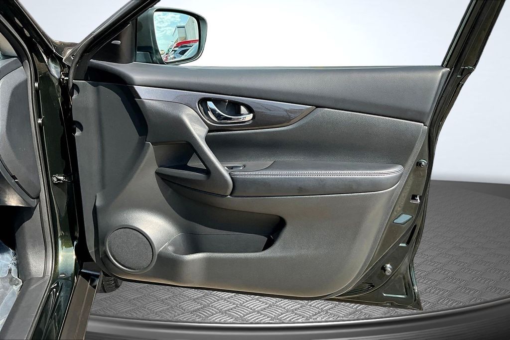 Thumbnail: 2019 Nissan Rogue - 25
