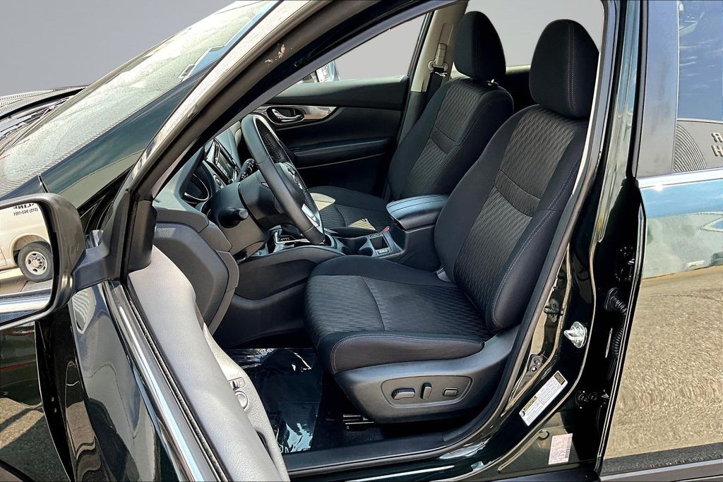 Thumbnail: 2019 Nissan Rogue - 11