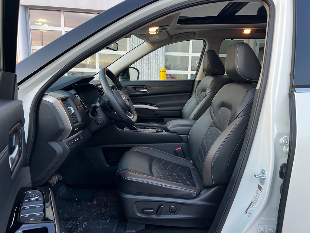 Thumbnail: 2024 Nissan Pathfinder - 9