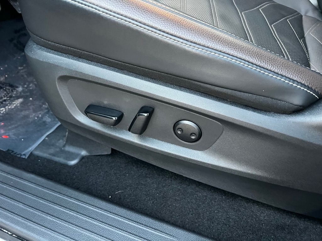 Thumbnail: 2024 Nissan Pathfinder - 24