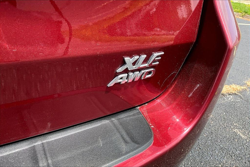 Thumbnail: 2011 Toyota Sienna - 6