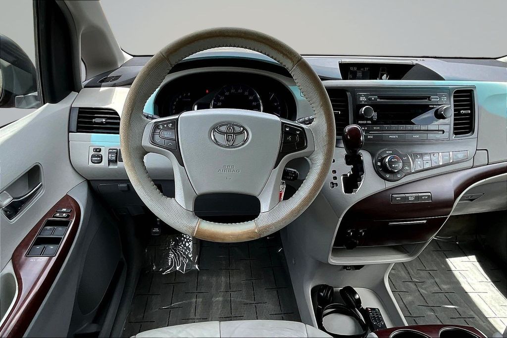 Thumbnail: 2011 Toyota Sienna - 2