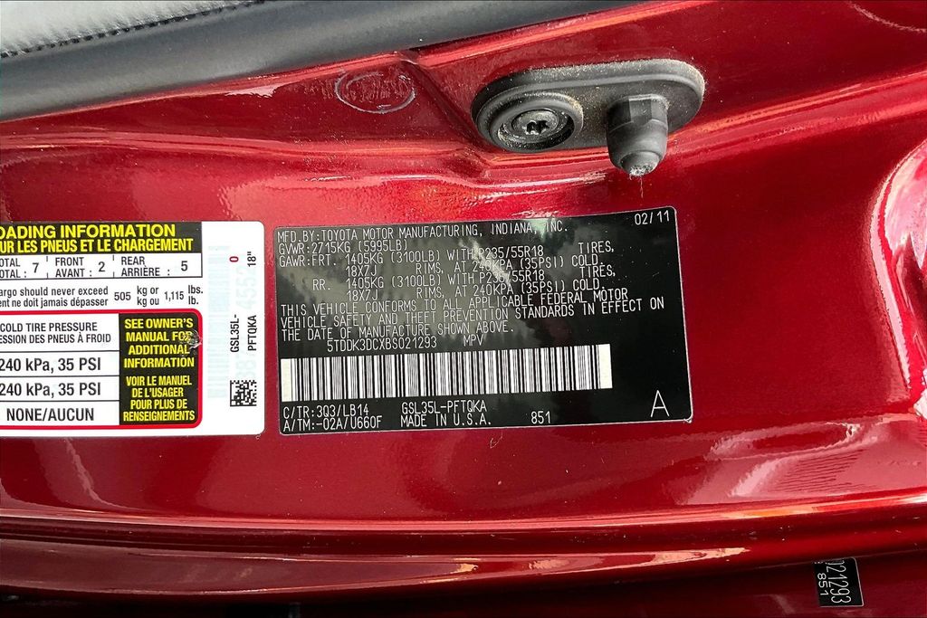 Thumbnail: 2011 Toyota Sienna - 16