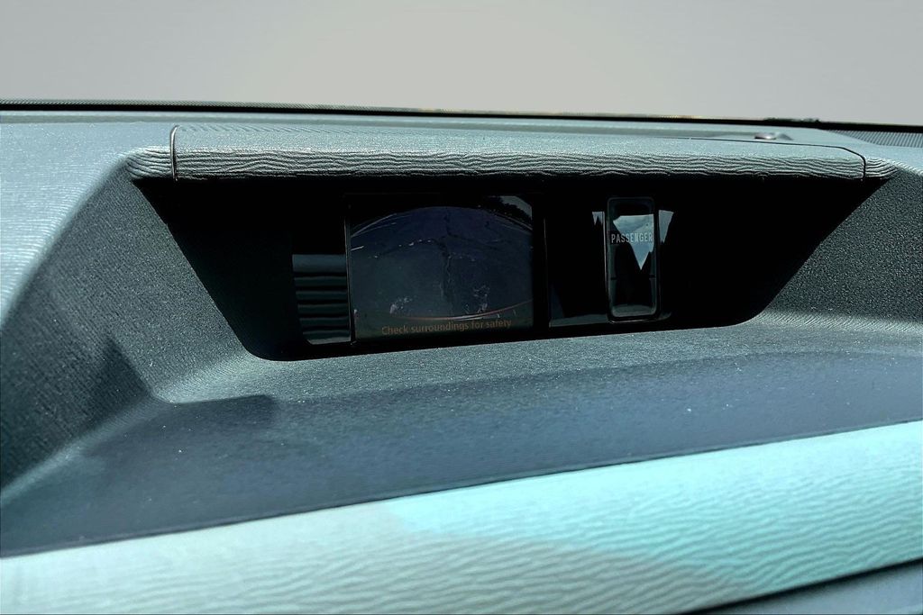 Thumbnail: 2011 Toyota Sienna - 27
